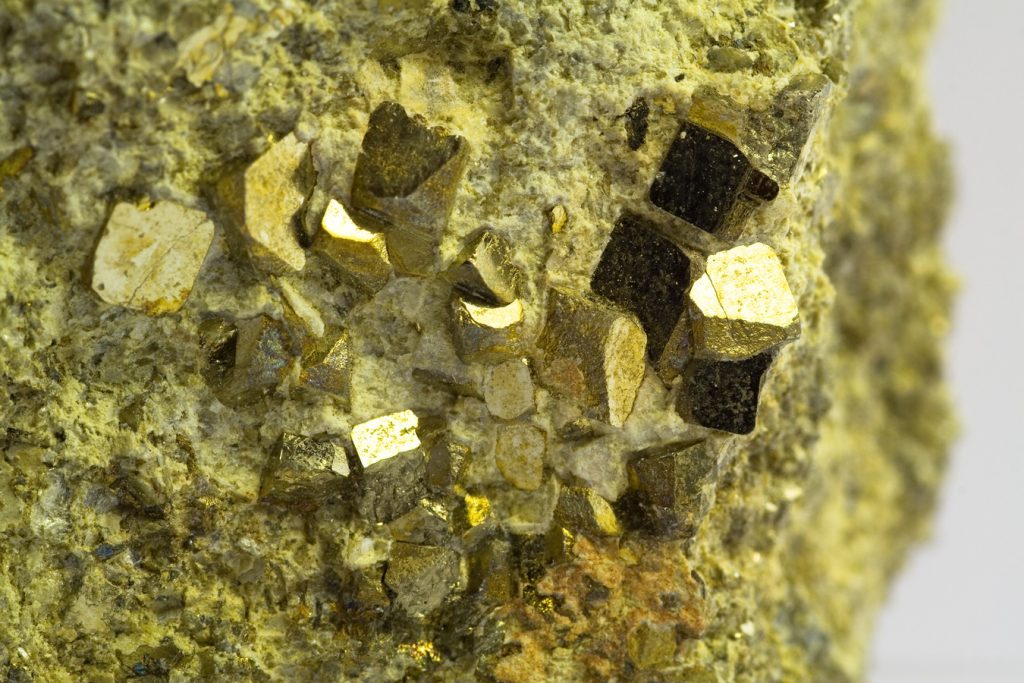 color of amethyst gemstone